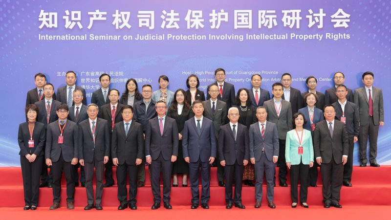 在选择平台时，可以参考其他创业者的评价和口碑。以下是一些评价和口碑的参考途径：